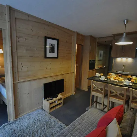 Cosy Pour 4 Pers. Avec Depart Aux Pieds, Proche Commodites Et Pistes - Fr-1-545-17 * ヴァル・トランス