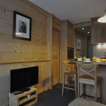 Cosy Pour 4 Pers. Avec Depart Aux Pieds, Proche Commodites Et Pistes - Fr-1-545-17 * ヴァル・トランス