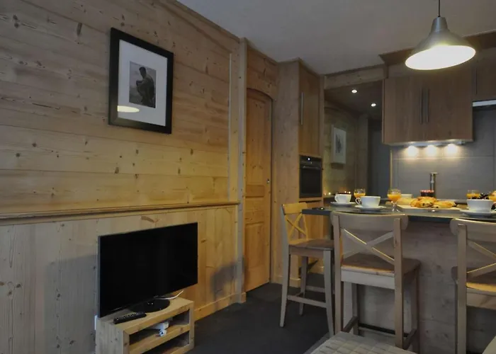 Cosy Pour 4 Pers. Avec Depart Aux Pieds, Proche Commodites Et Pistes - Fr-1-545-17 * Val Thorens